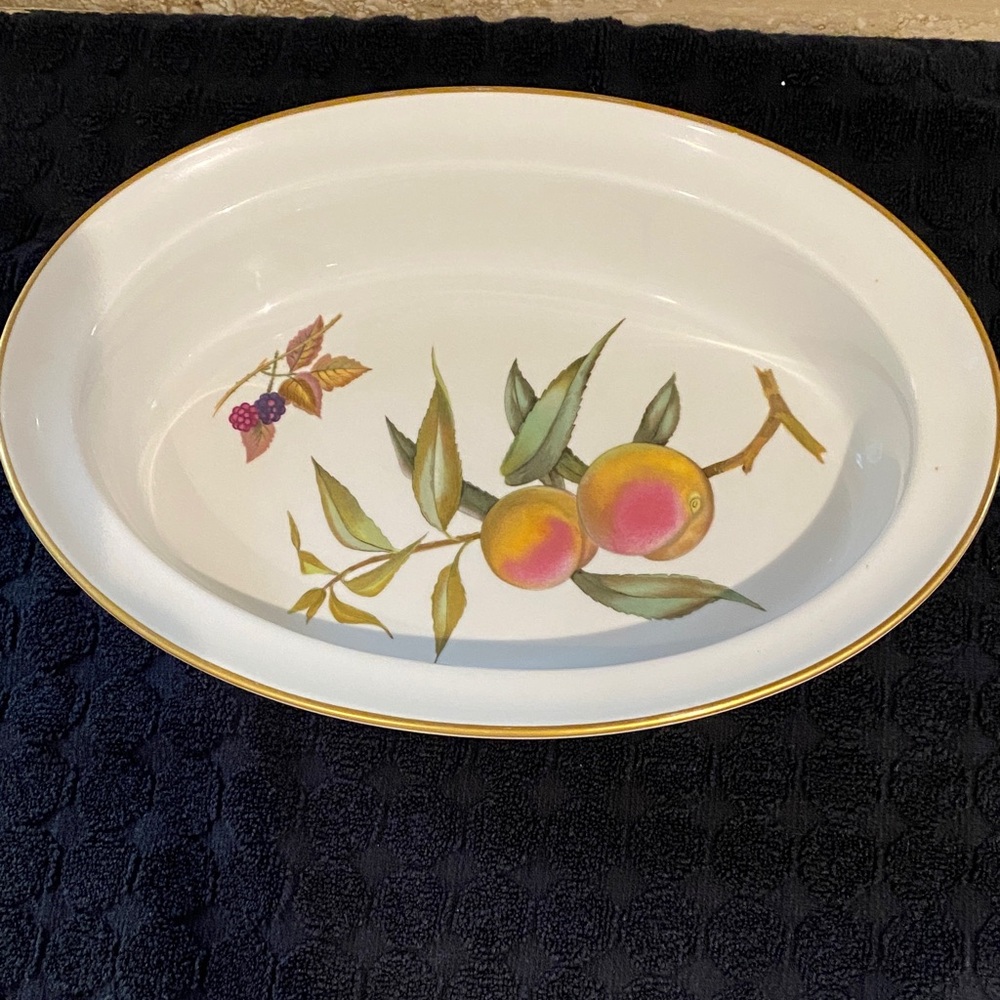 Royal Worcester Elegant White Fruit Design Serving Bowl